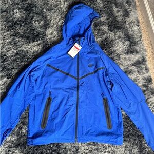 Nike Men's Vibrant Blue Windbreaker